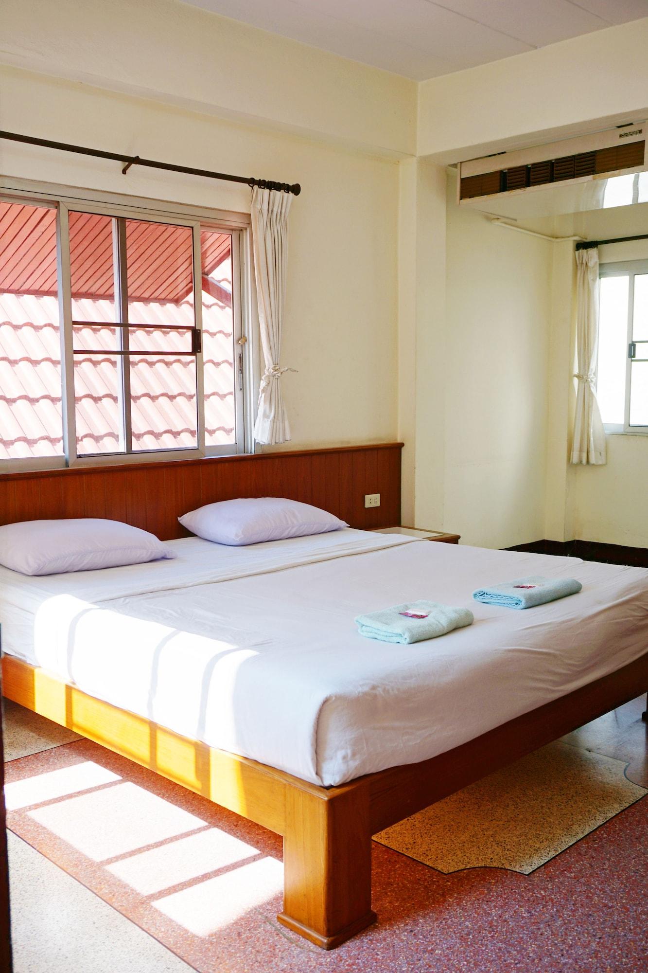 Safe House Court Hotel Chiang Mai Exterior foto