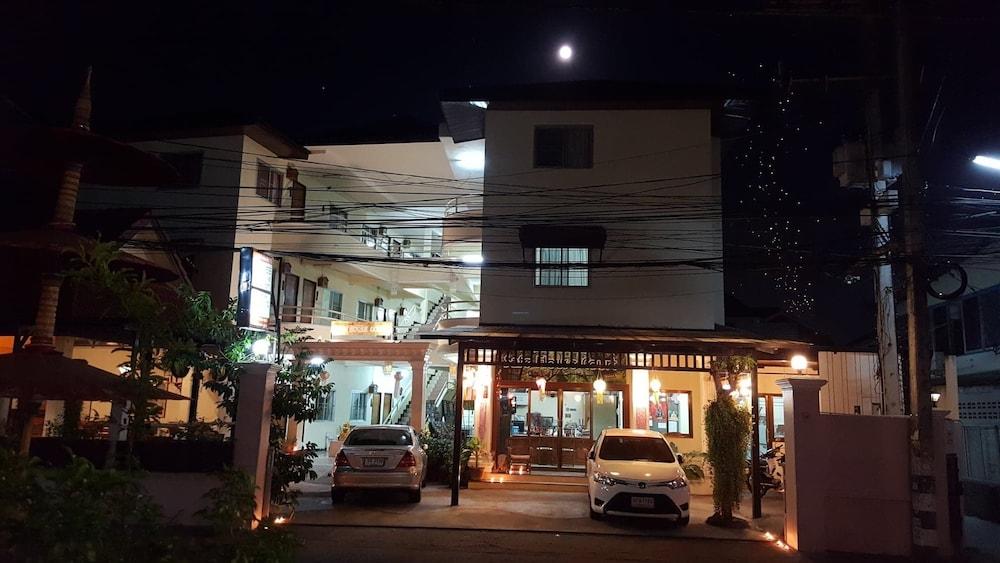 Safe House Court Hotel Chiang Mai Exterior foto