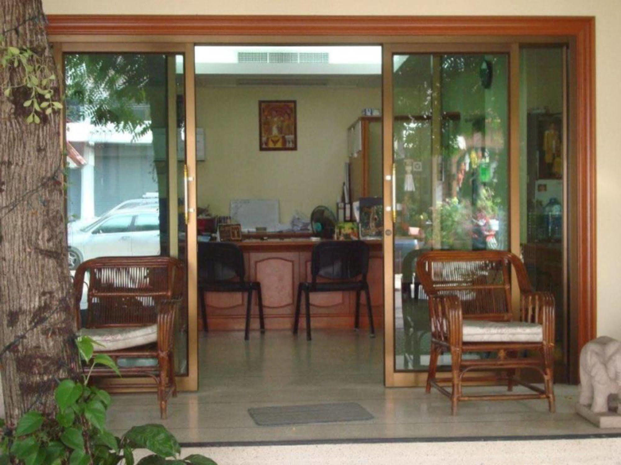 Safe House Court Hotel Chiang Mai Exterior foto