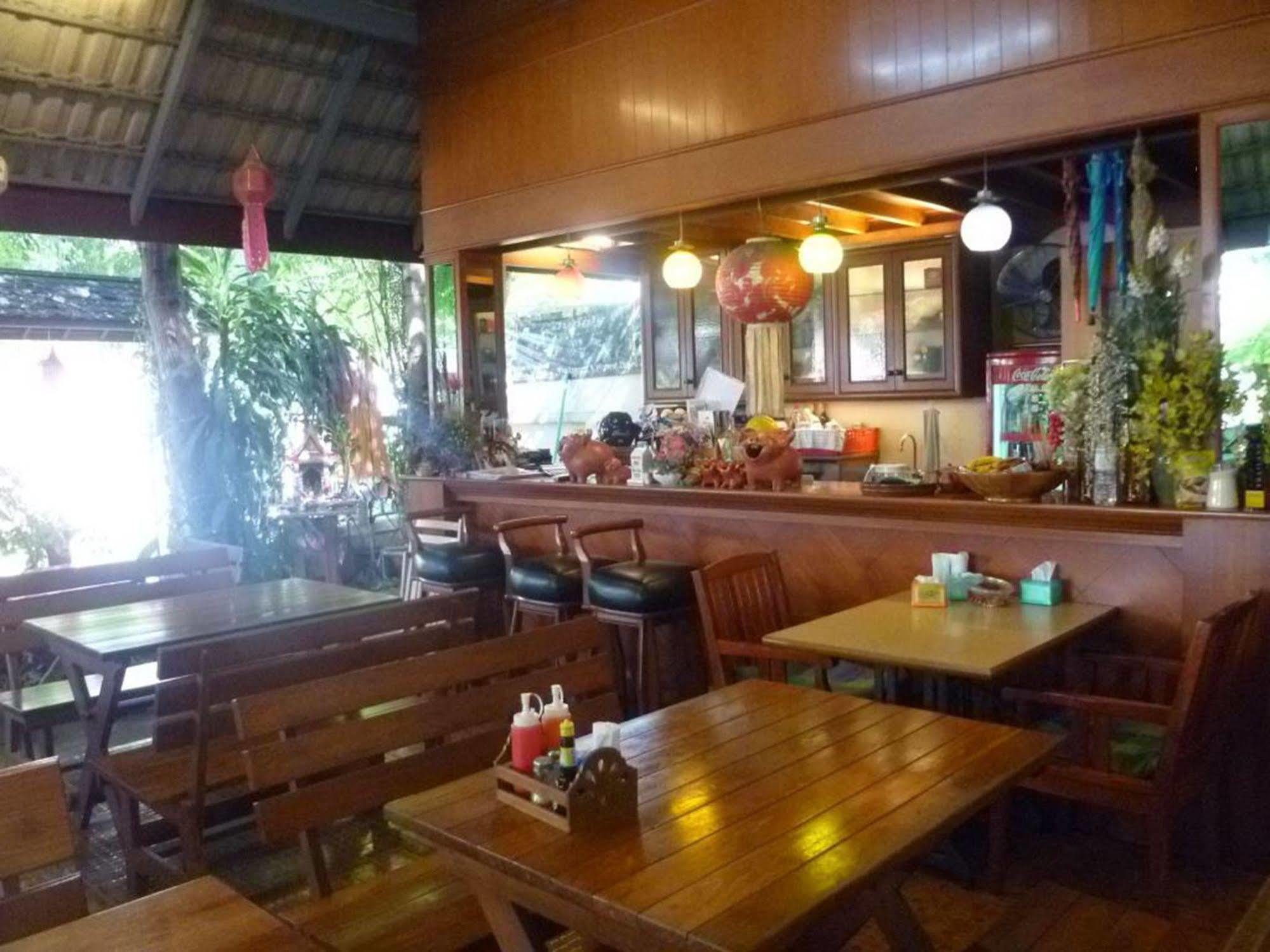 Safe House Court Hotel Chiang Mai Exterior foto