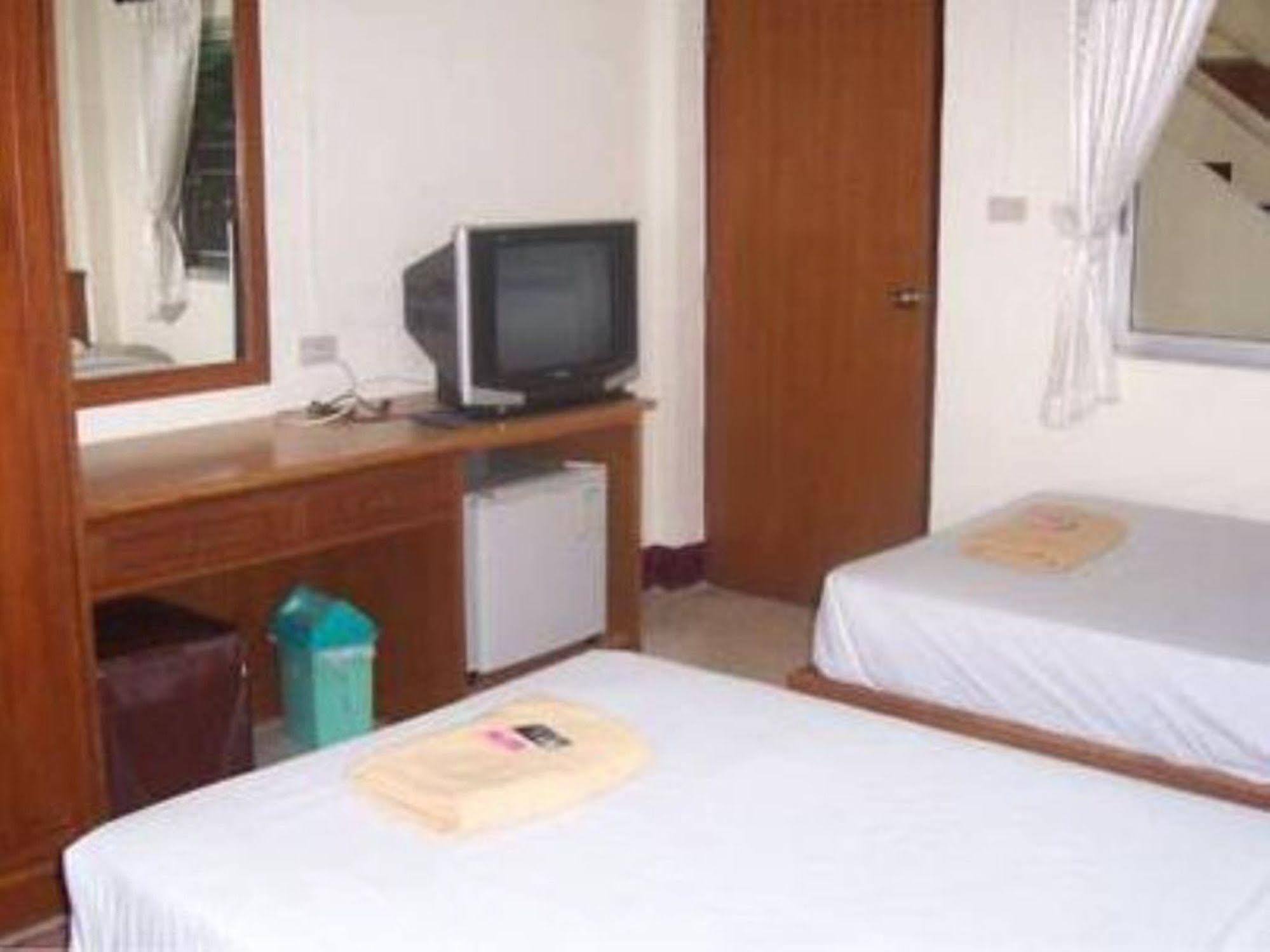 Safe House Court Hotel Chiang Mai Exterior foto