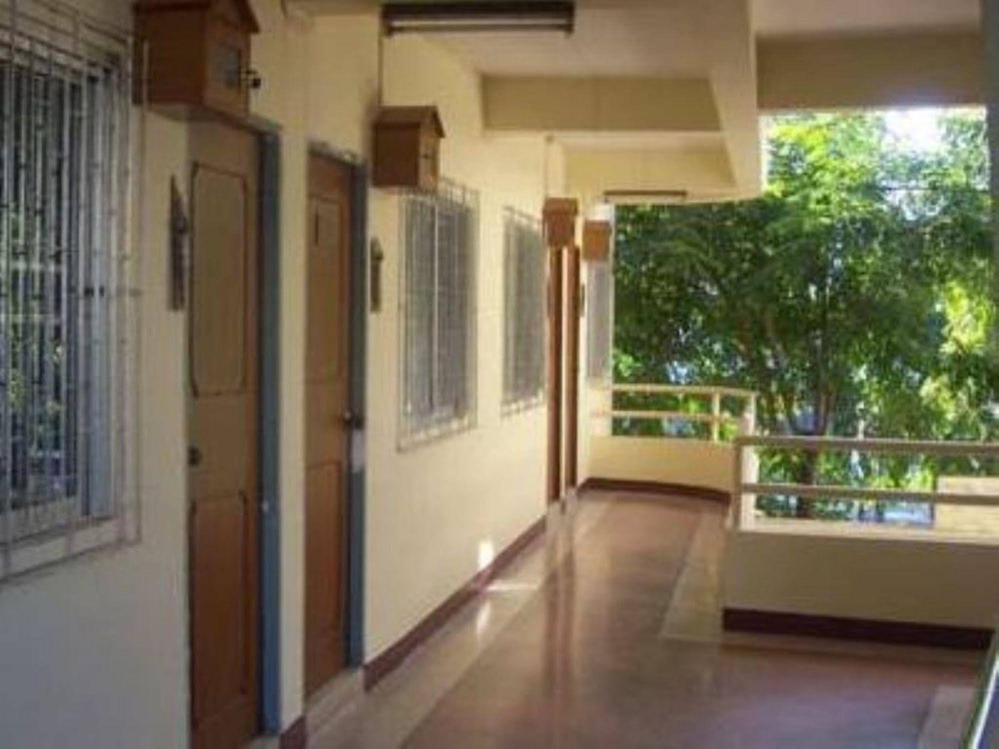 Safe House Court Hotel Chiang Mai Exterior foto